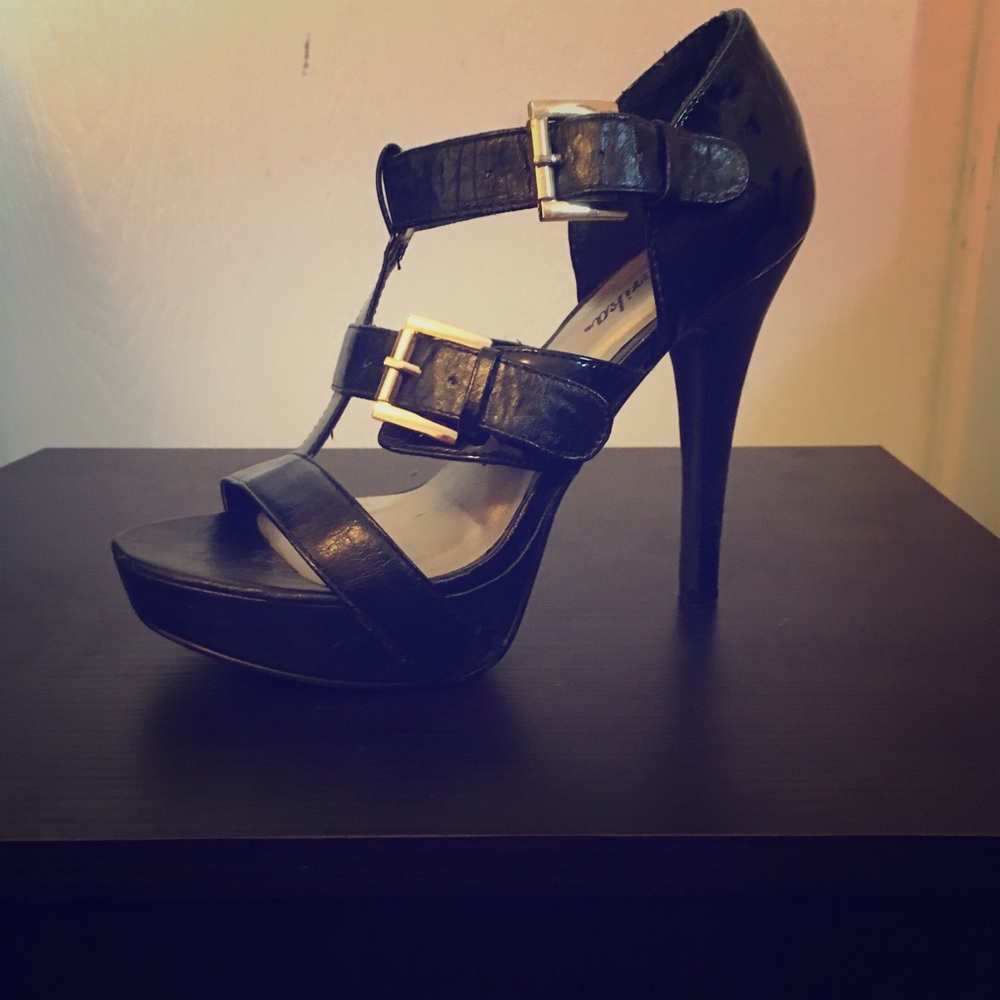 Paprika black strappy sandals